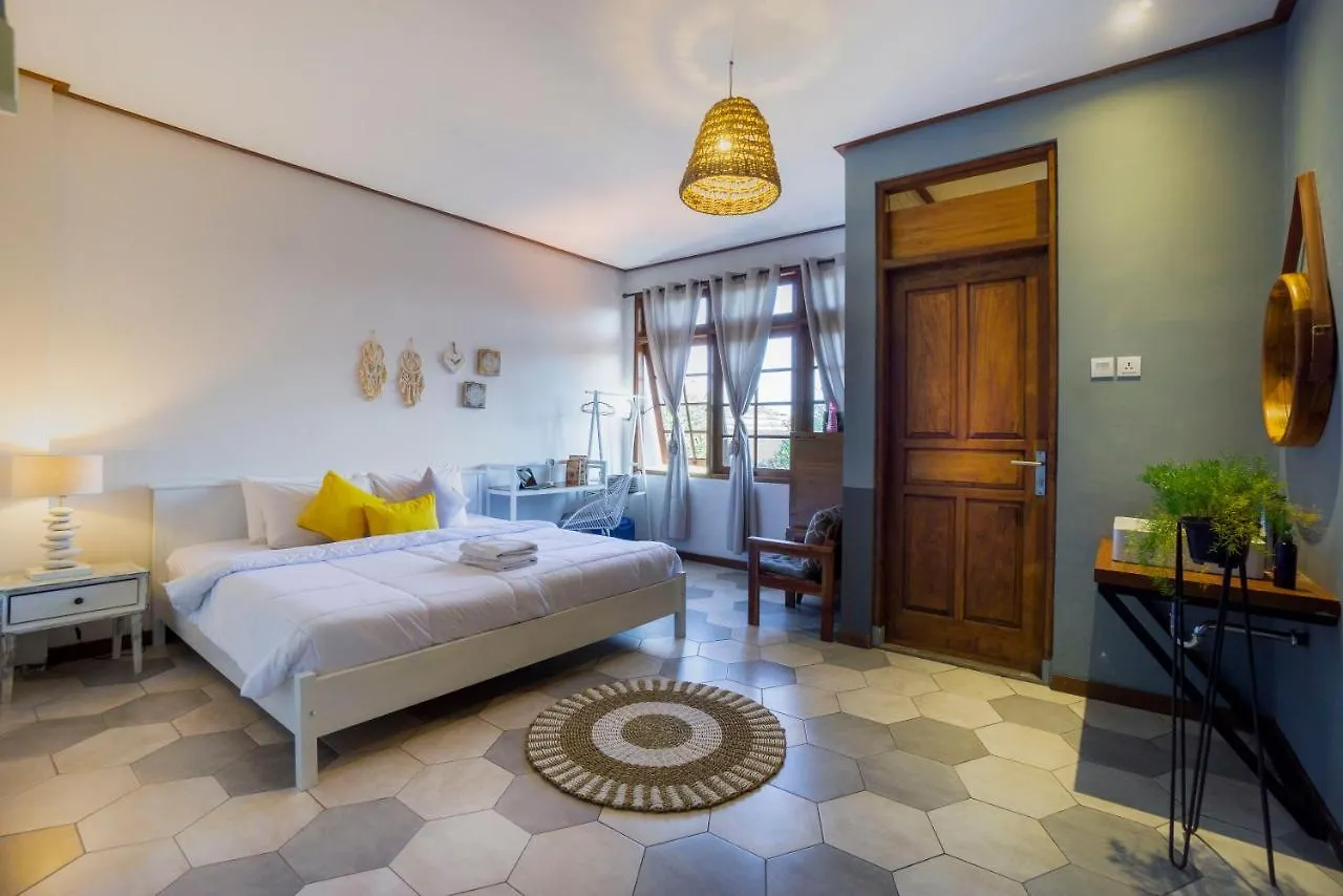 Interconnection Hostel Kuta Lombok 0*,