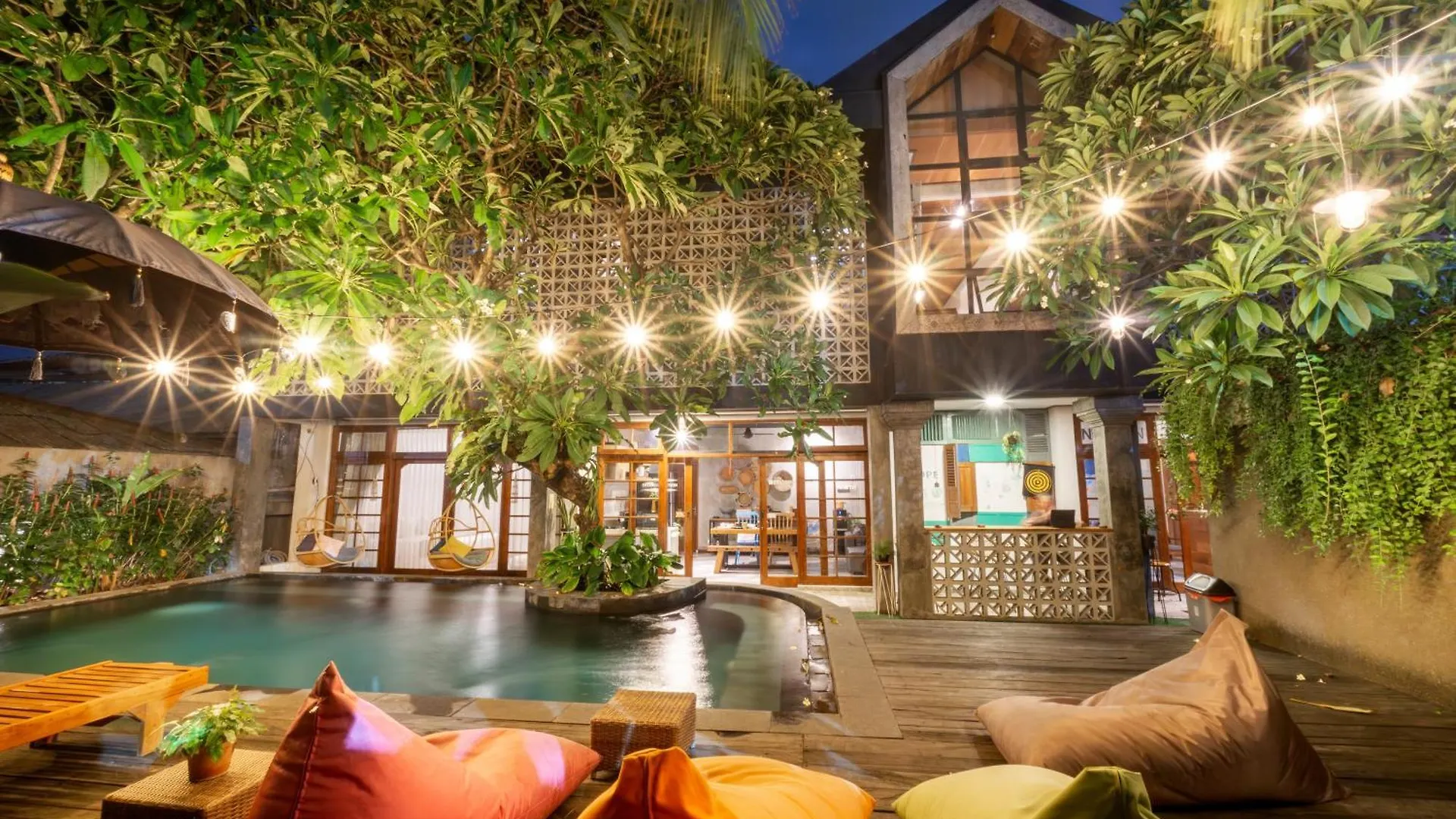 Interconnection Hostel Kuta Lombok Indonésie