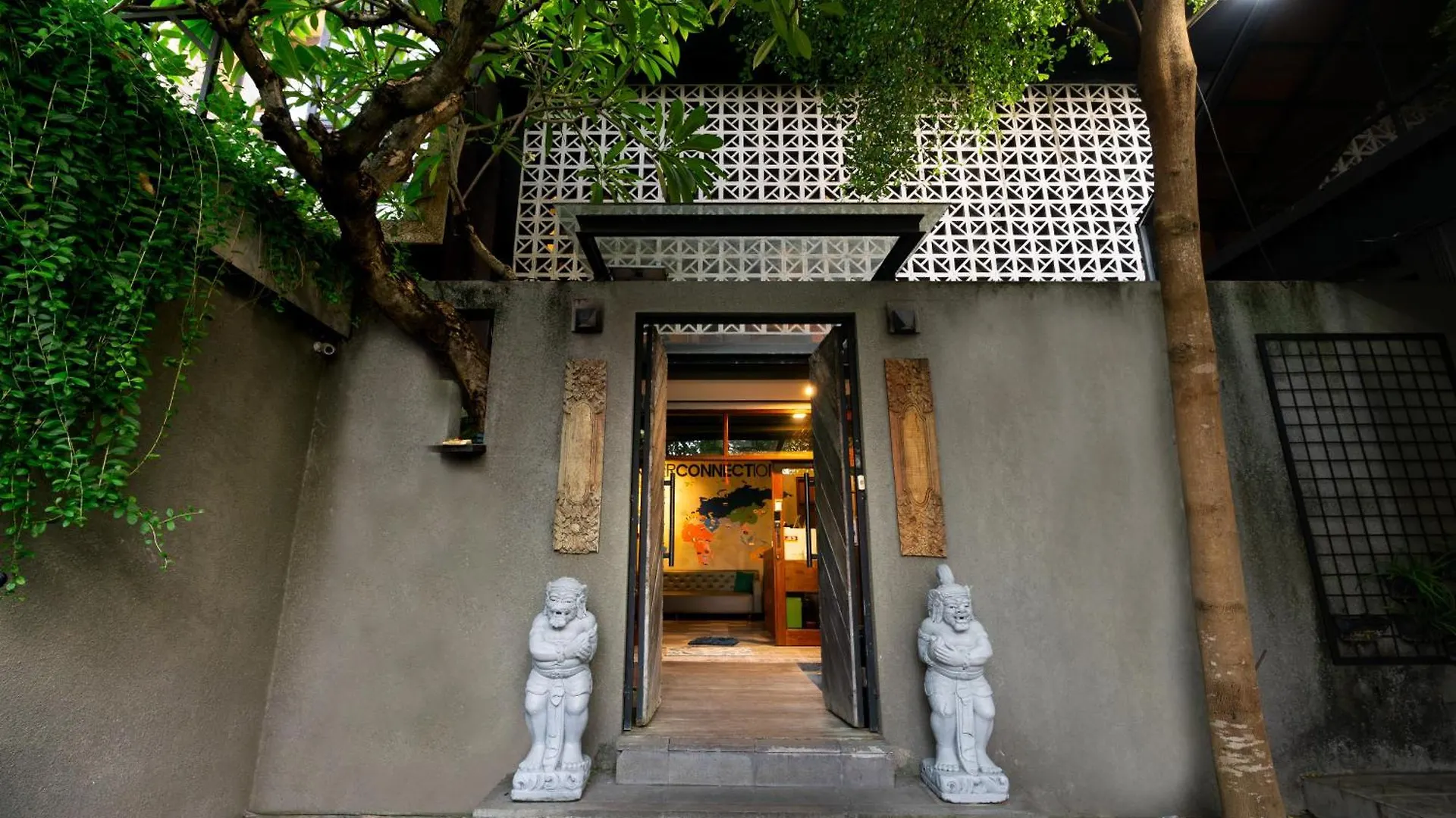 Interconnection Hostel Kuta Lombok