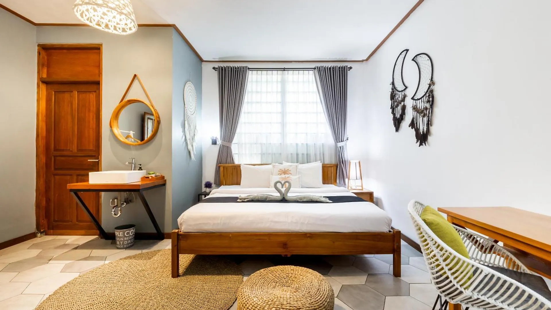 Interconnection Hostel Kuta Lombok
