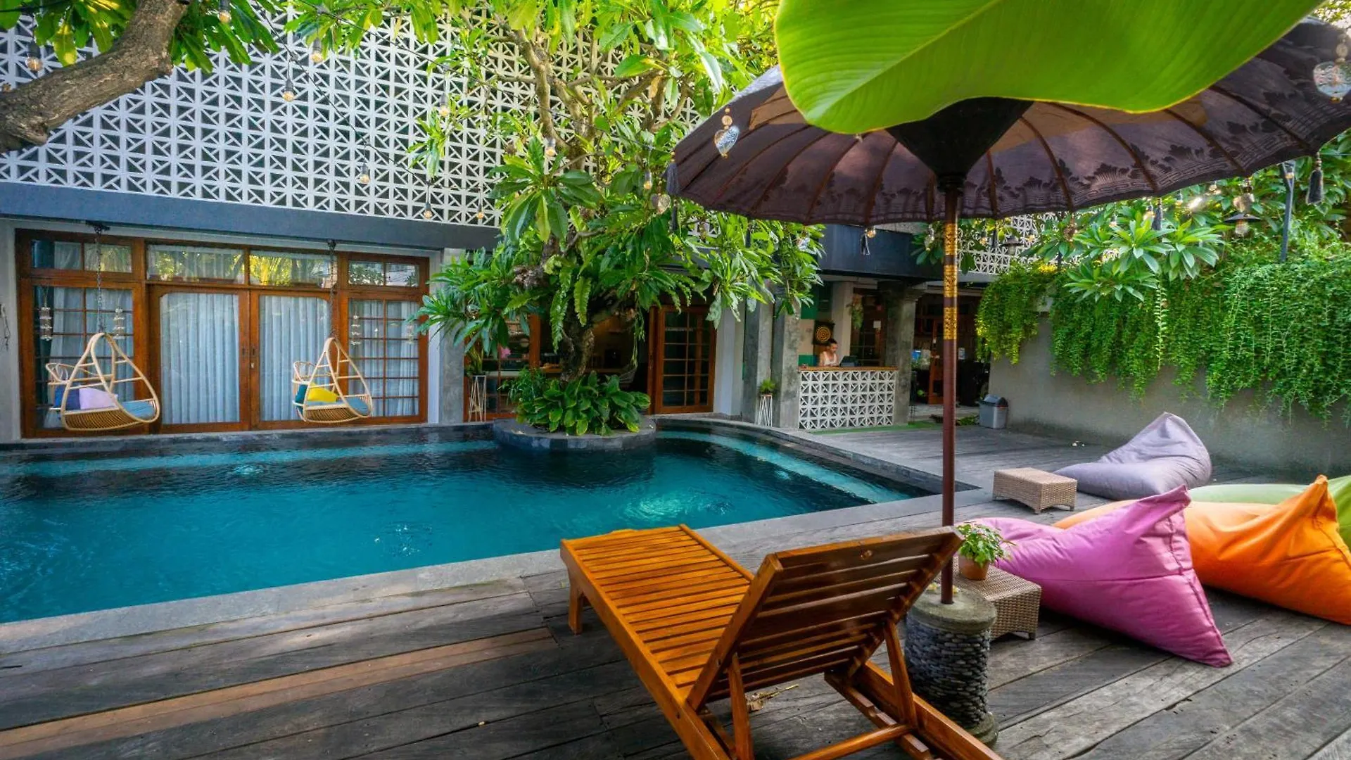 Interconnection Hostel Kuta Lombok