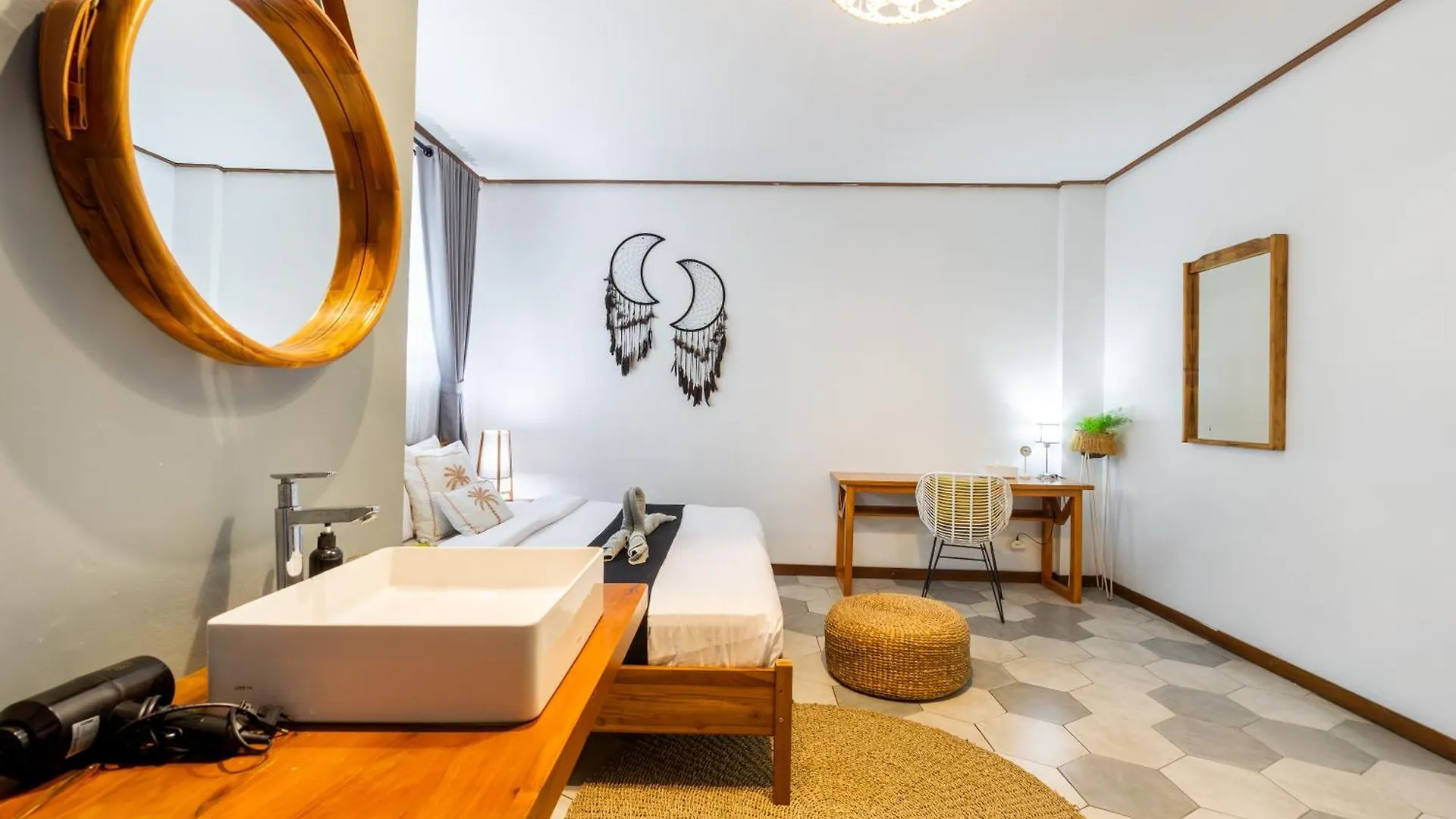 Interconnection Hostel Kuta Lombok