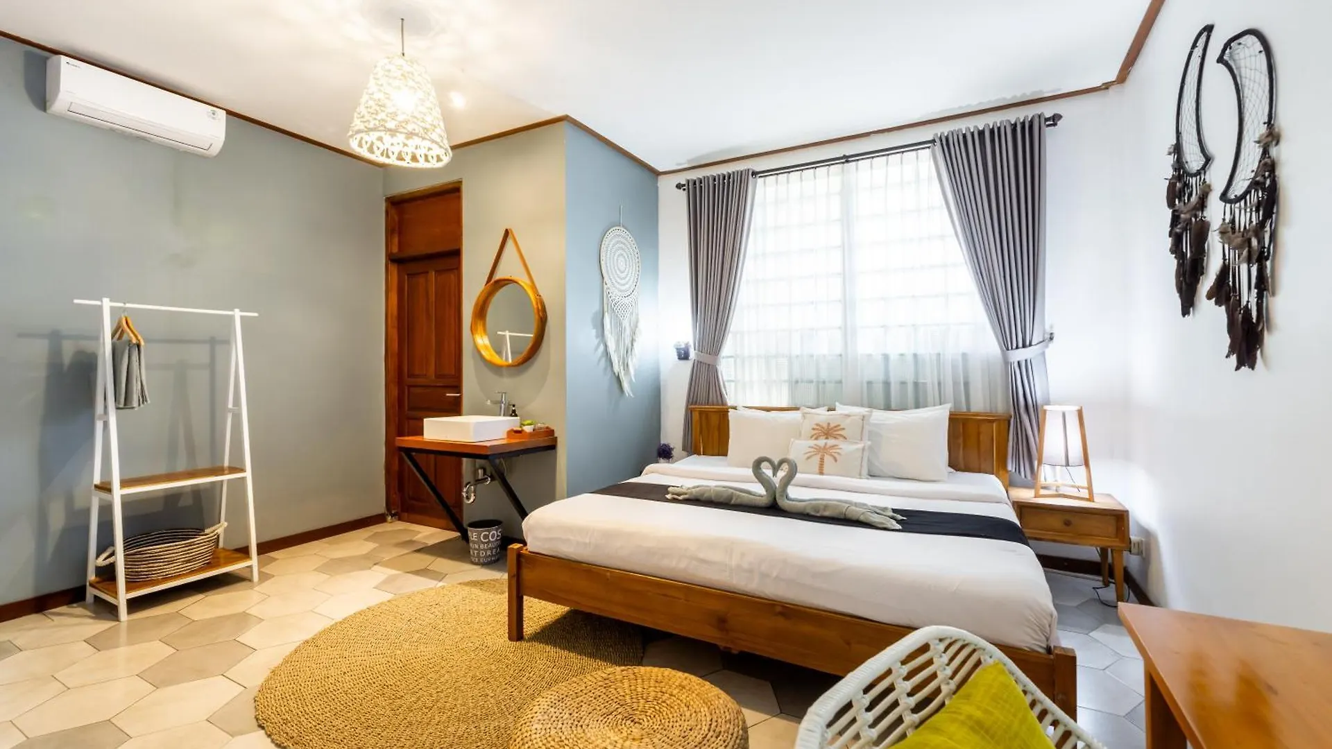 Interconnection Hostel Kuta Lombok
