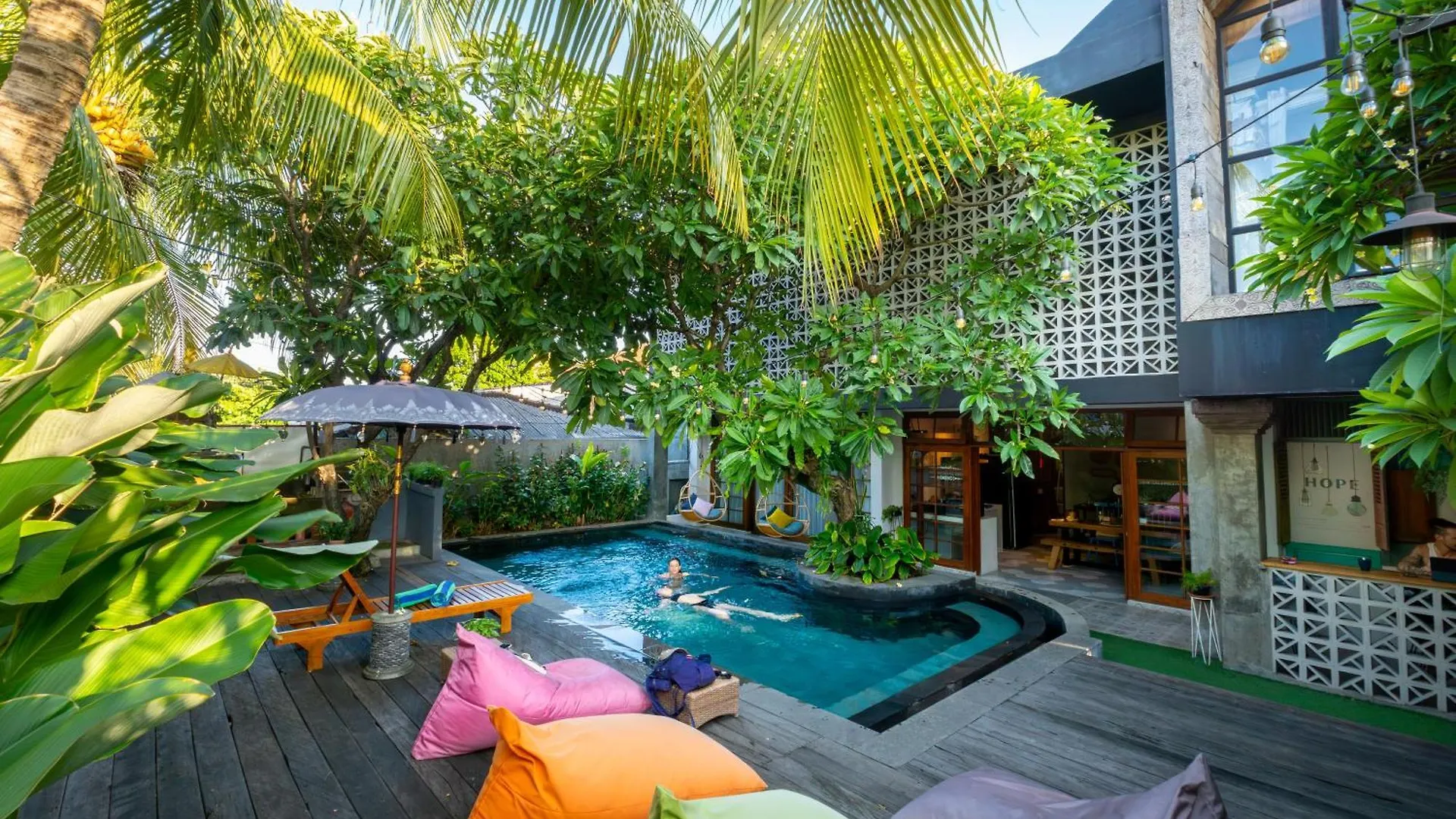 Interconnection Hostel Kuta Lombok
