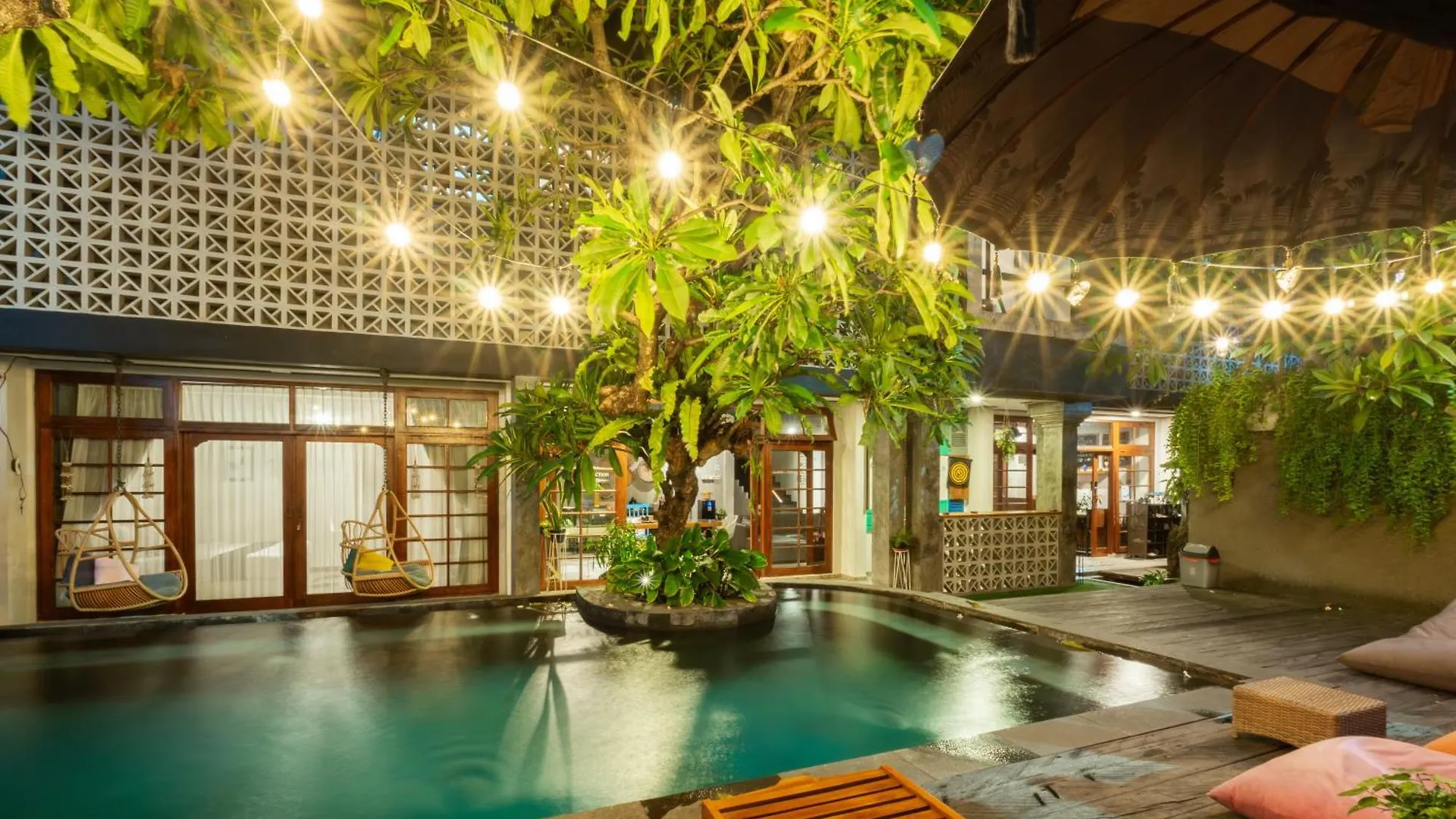 Interconnection Hostel Kuta Lombok 0*,