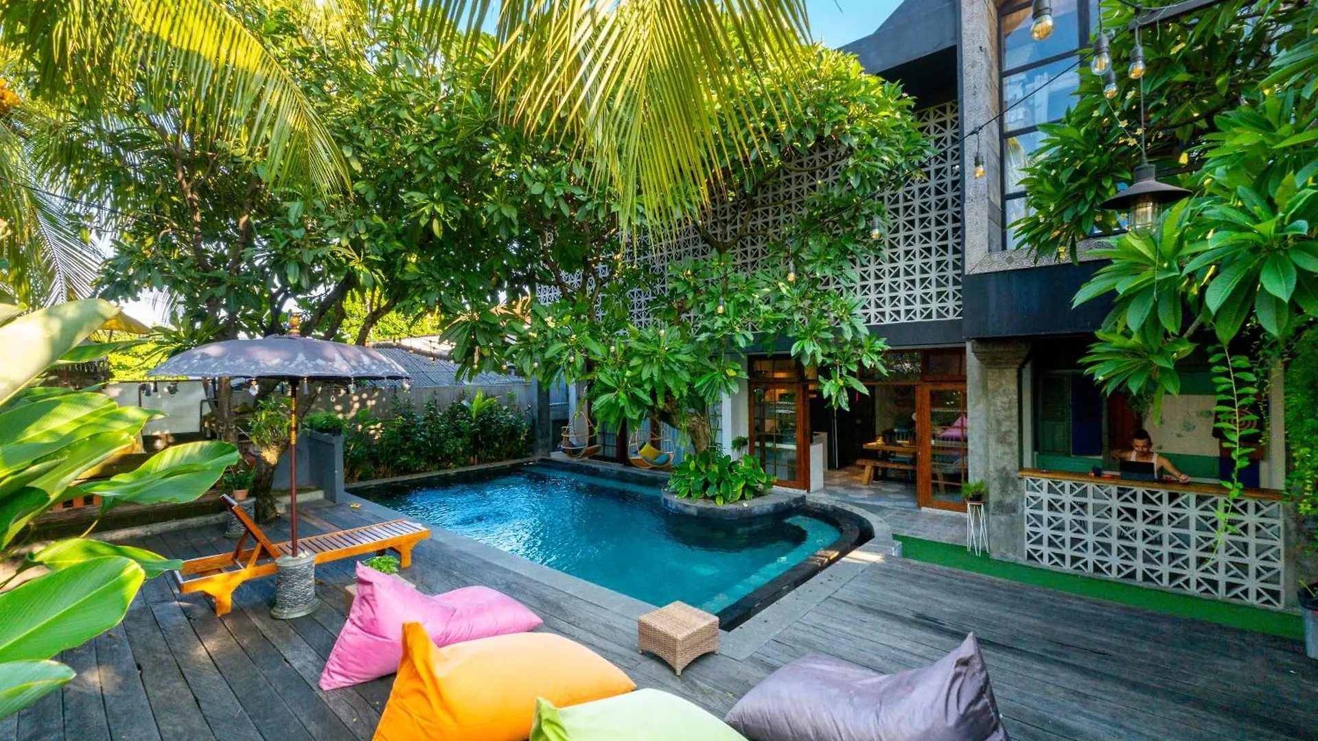 Interconnection Hostel Kuta Lombok